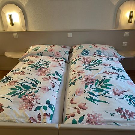Hotel Les Berges Chippis Bagian luar foto