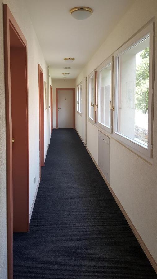 Hotel Les Berges Chippis Bagian luar foto
