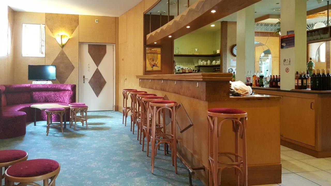 Hotel Les Berges Chippis Bagian luar foto
