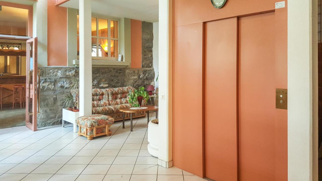 Hotel Les Berges Chippis Bagian luar foto
