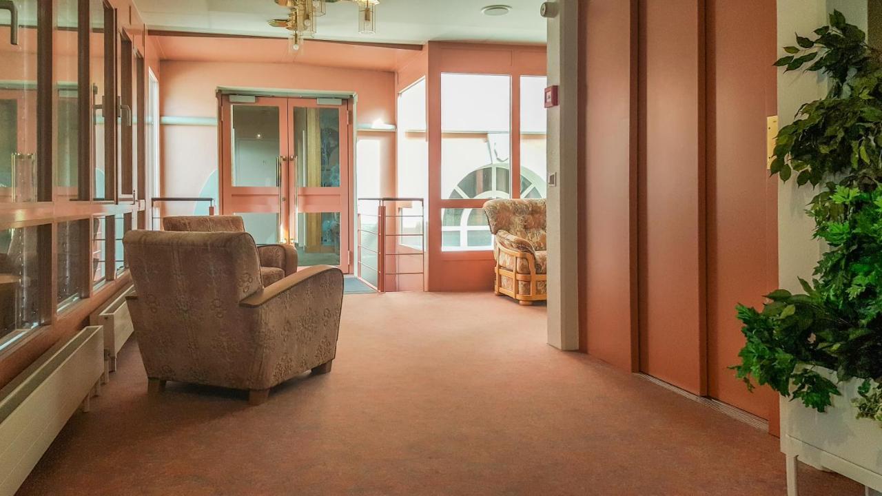 Hotel Les Berges Chippis Bagian luar foto