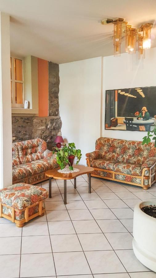 Hotel Les Berges Chippis Bagian luar foto