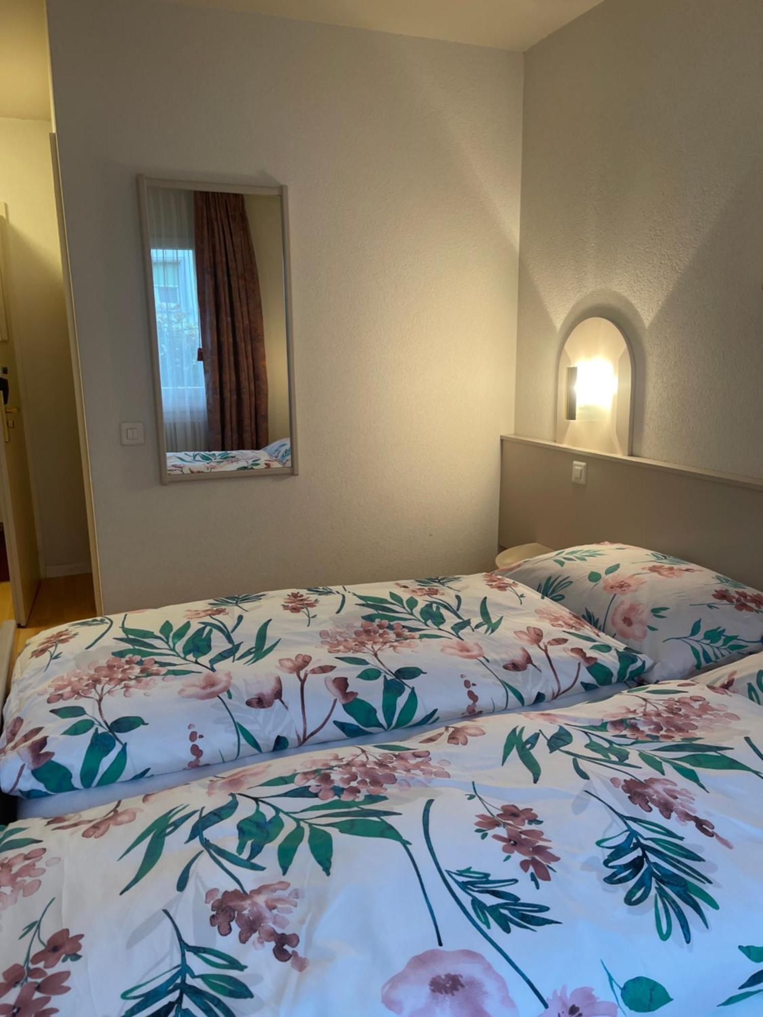 Hotel Les Berges Chippis Bagian luar foto