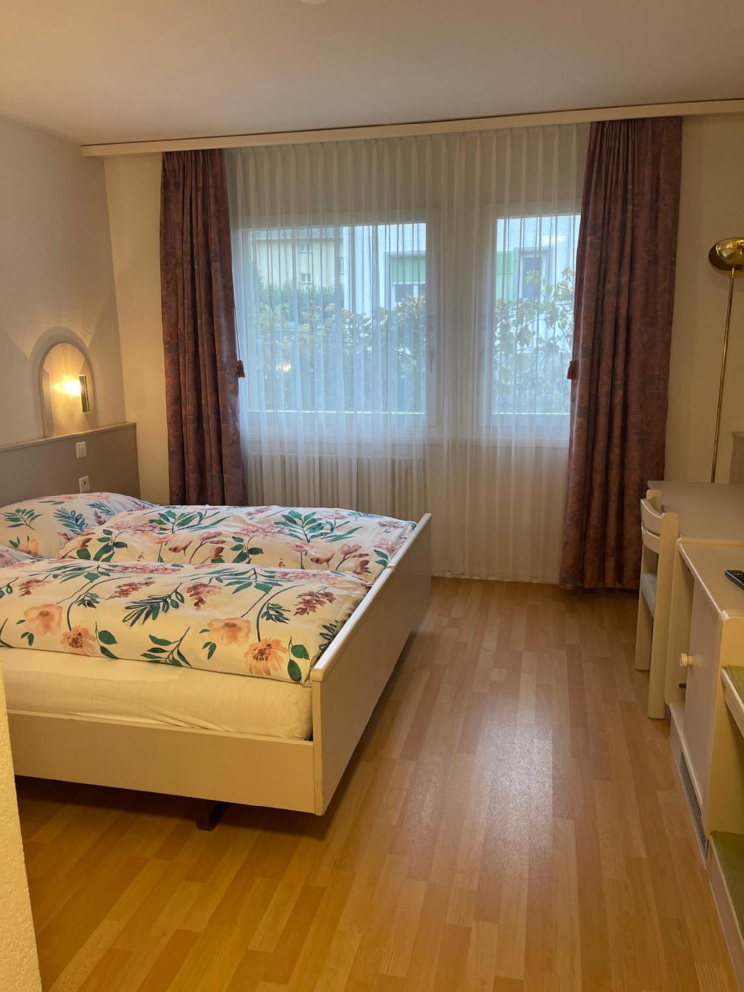 Hotel Les Berges Chippis Bagian luar foto