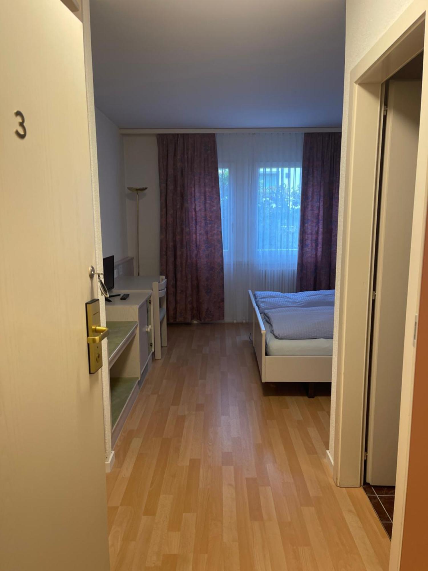 Hotel Les Berges Chippis Bagian luar foto