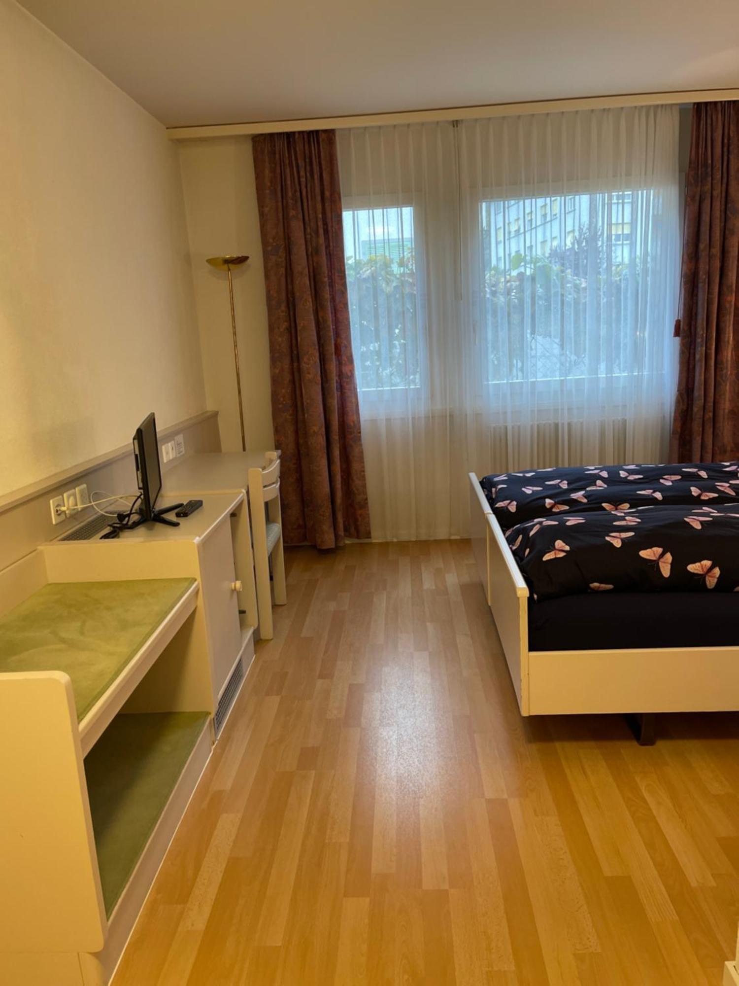 Hotel Les Berges Chippis Bagian luar foto