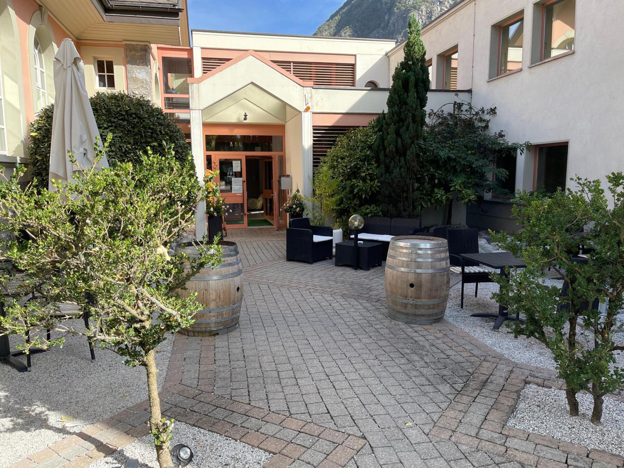 Hotel Les Berges Chippis Bagian luar foto