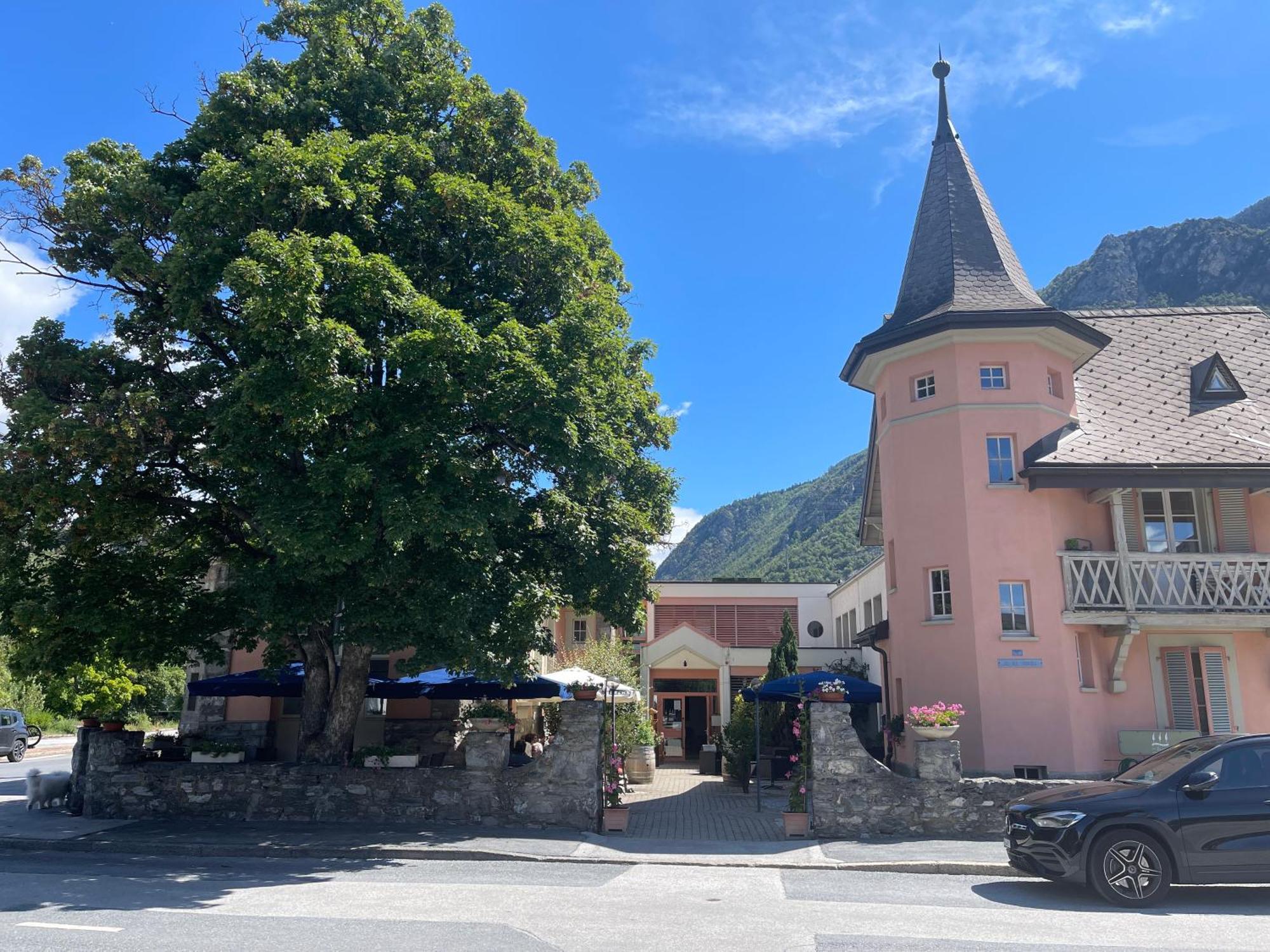 Hotel Les Berges Chippis Bagian luar foto